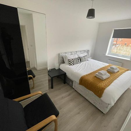 Modern Room With Huge Bed - Walk To City Centre! Манчестер Экстерьер фото