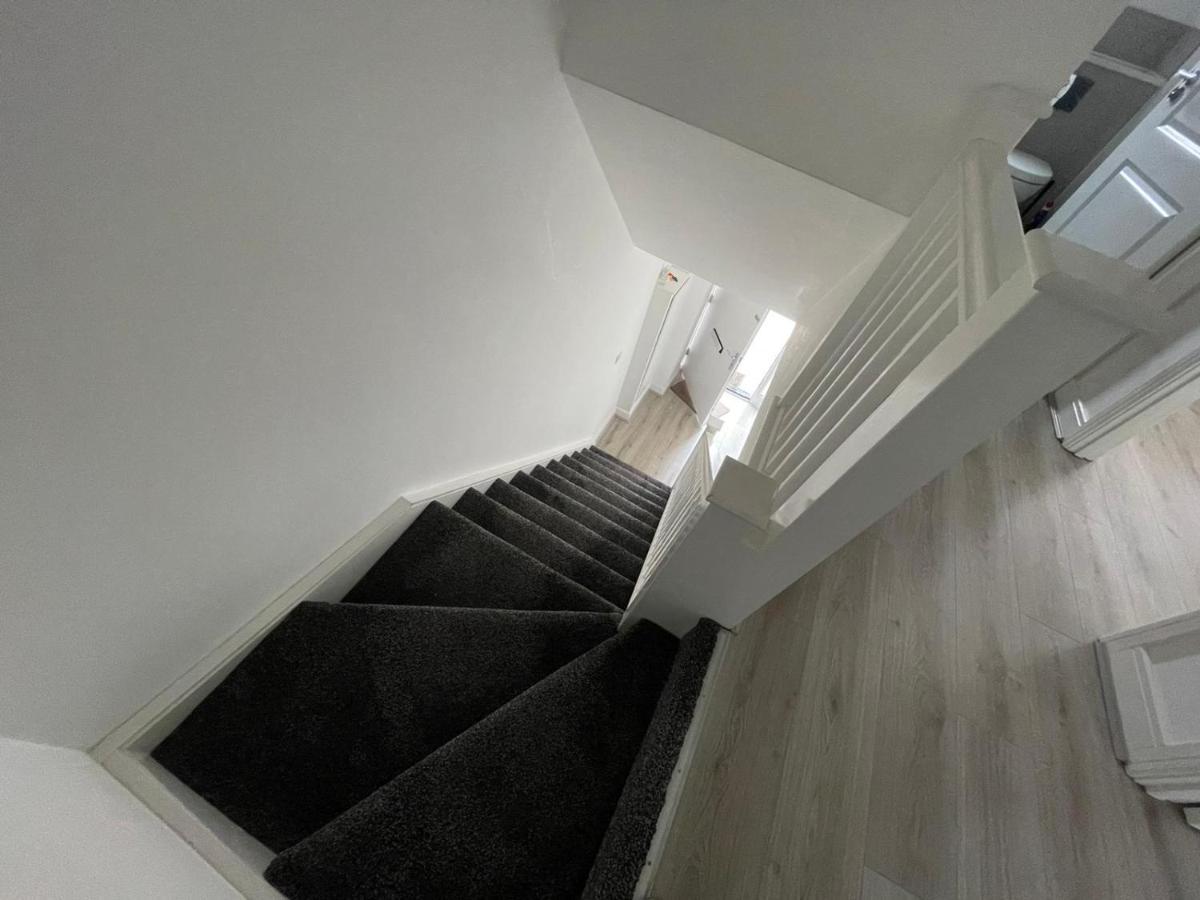 Modern Room With Huge Bed - Walk To City Centre! Манчестер Экстерьер фото